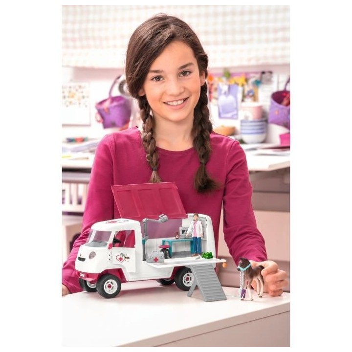 SCHLEICH Figurine 42370 - Vétérinaire mobile avec poulain hanovrien