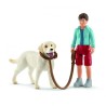 SCHLEICH - Figurine Promenade avec labrador retriever