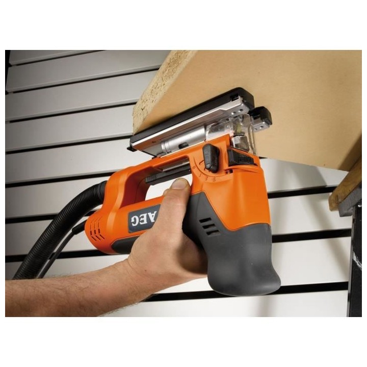 Scie sauteuse pendulaire électrique AEG 705W 110mm ST 800 XE