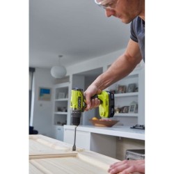 RYOBI Pack Perceuse-visseuse sans fil 18V ONE+ avec une batterie 1,5 Ah et un chargeur 1,5 A