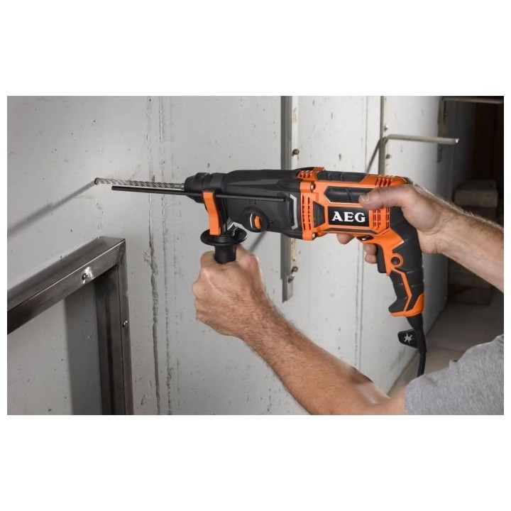 AEG Perforateur BH24IE - 800 W - 2,4 J - Coupe : 24 mm