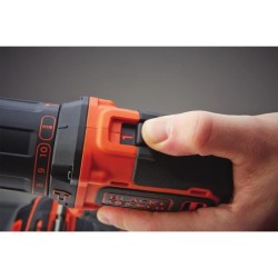 Perceuse a percussion sans-fil 18V BLACK+DECKER (Livrée avec 2 Batteries 2,0 Ah + 80 accessoires + malette métal) - BDC718AS2F