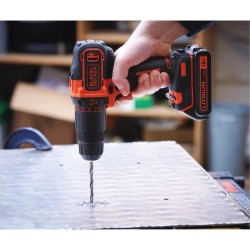 Perceuse a percussion sans-fil 18V BLACK+DECKER (Livrée avec 2 Batteries 2,0 Ah + 80 accessoires + malette métal) - BDC718AS2F