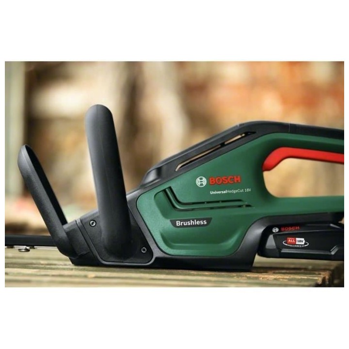 Taille-haies Bosch - UniversalHedgeCut 18V-55 (livré avec 2 batteries