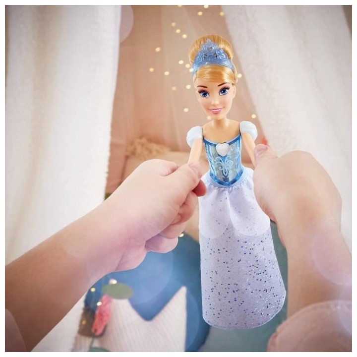 DISNEY PRINCESSES - Poussiere d'étoiles - Poupée Cendrillon avec jup