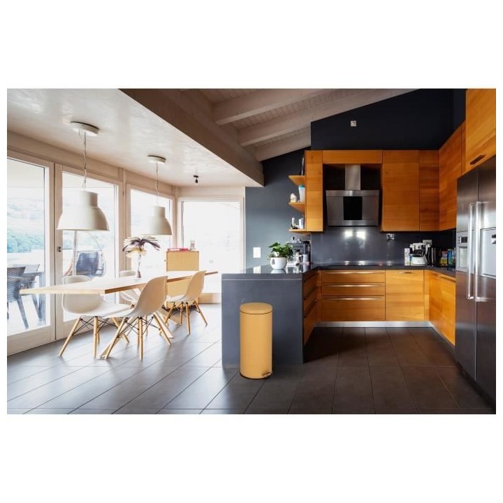 KITCHEN MOVE Poubelle de cuisine a pédale URBAN 30L - En acier Jaune