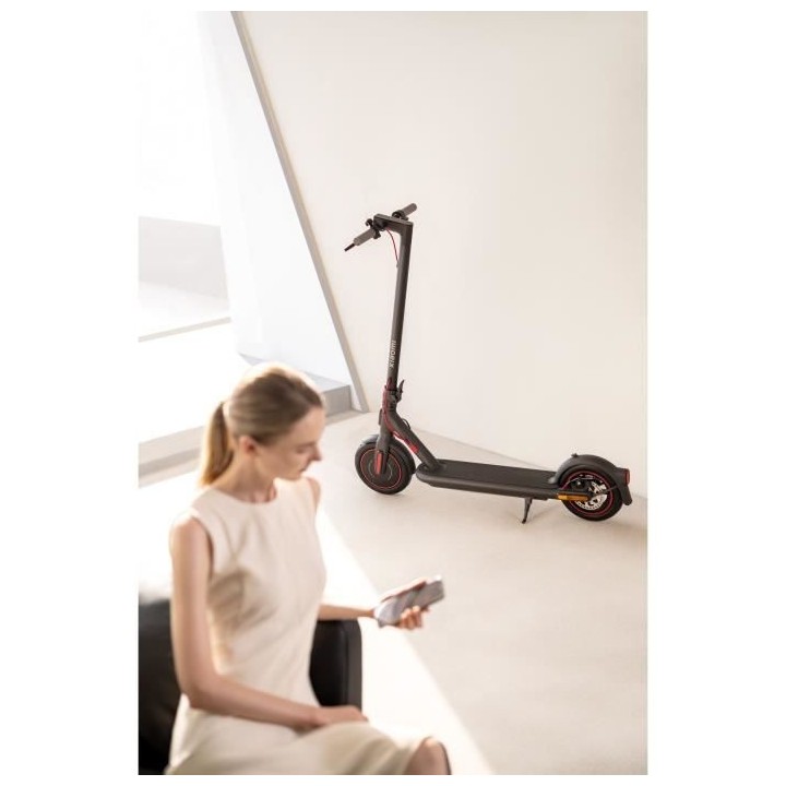 Trottinette électrique XIAOMI Electric Scooter 4 Pro FR 700W 10