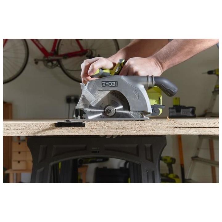 Scie circulaire RYOBI 18V OnePlus - sans batterie ni chargeur R18CS-0
