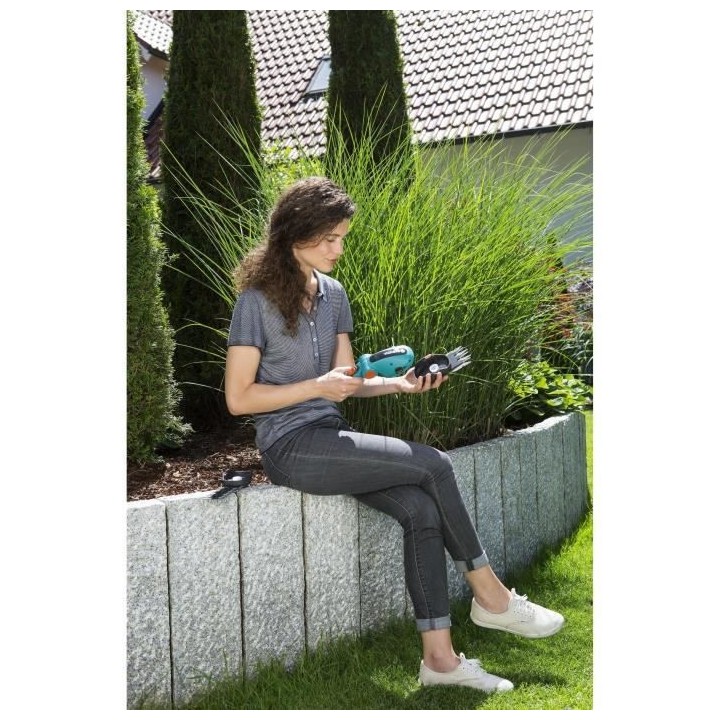 Cisaille a gazon a batterie - Largeur de coupe 8 cm - GARDENA 9856-20