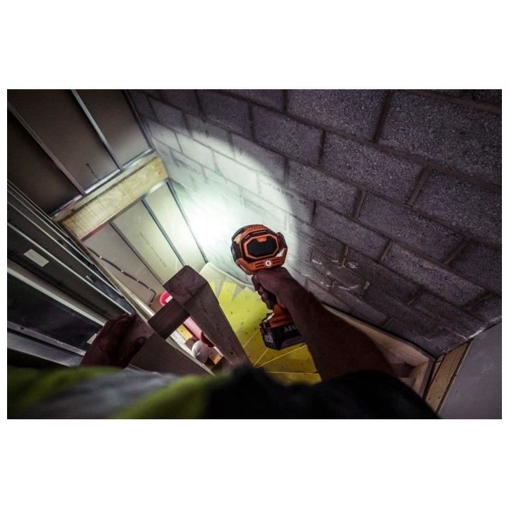 Lampe torche AEG 18V sans batterie ni chargeur - BTL18-0