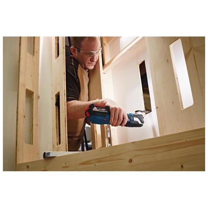 Découpeur Bosch Professional GOP 18V-28 + 16 acc 2x5,0Ah L-BOXX