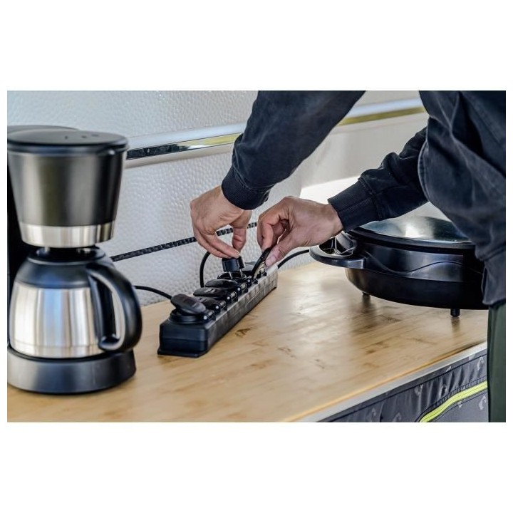 BRENNENSTUHL Bloc multiprise socle 6 prises IP44 avec volets 2m