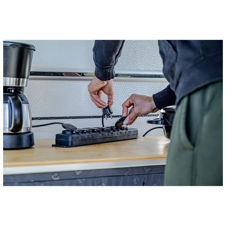 BRENNENSTUHL Bloc multiprise socle 6 prises IP44 avec volets 2m