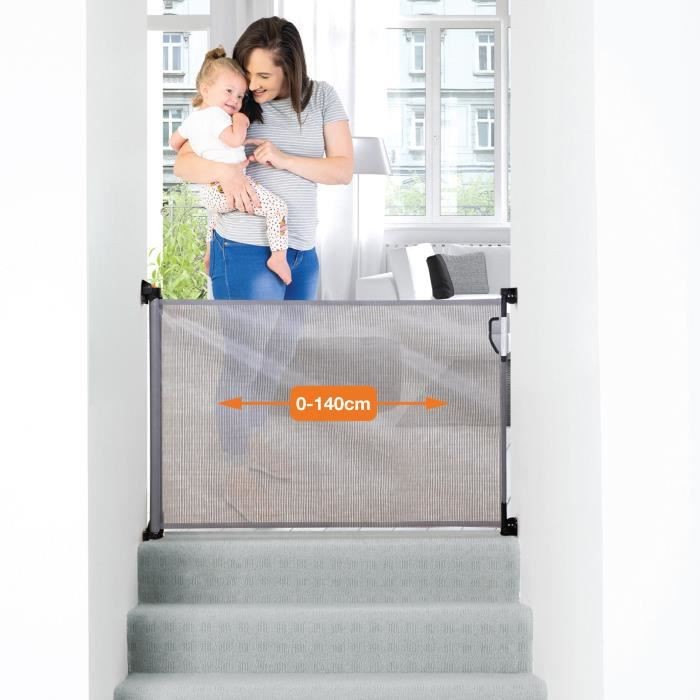/156429/dreambaby-barriere-de-securite-retractable-a-visser-ouverture-a-double-sens-cadre-jusqu-a-140-cm-2-kits-montage-inclus.jpg
