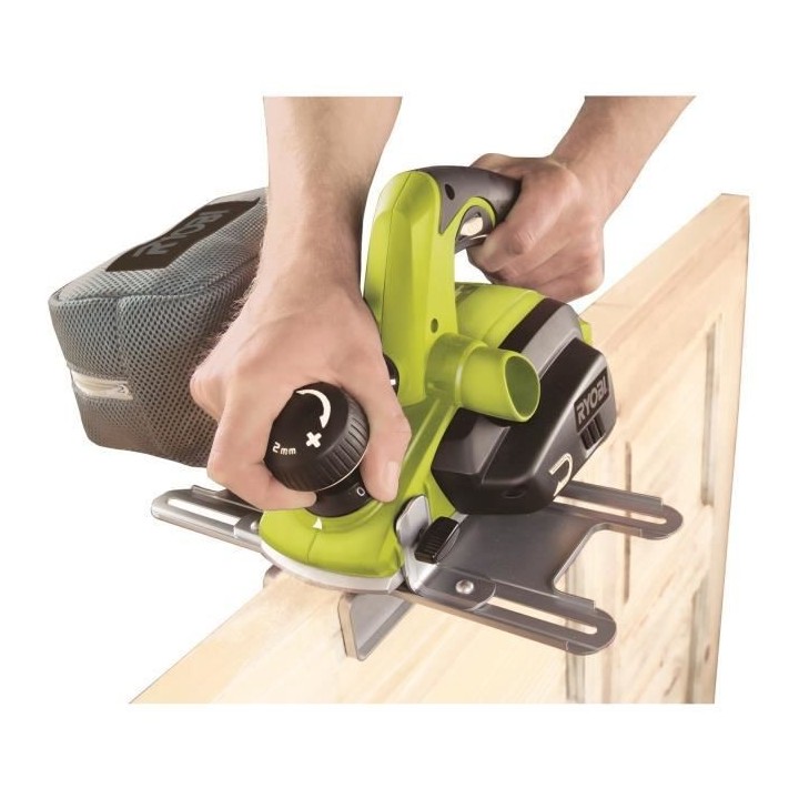 Rabot électrique RYOBI 750W 82mm EPN7582NHG