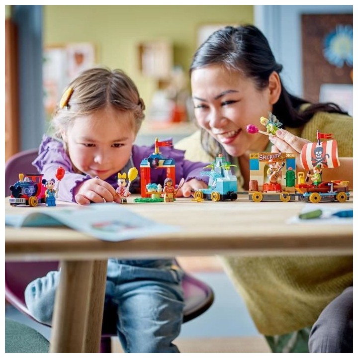 LEGO Disney 43212 Le Train en Fete Disney, Jouet avec Mickey et Minnie