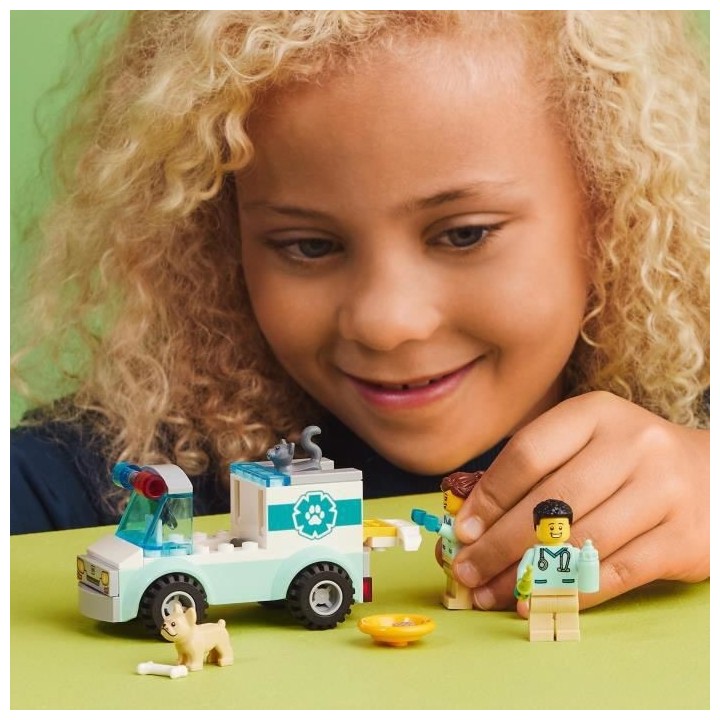 LEGO City 60382 L'Intervention du Véhicule Vétérinaire, Ambulance J