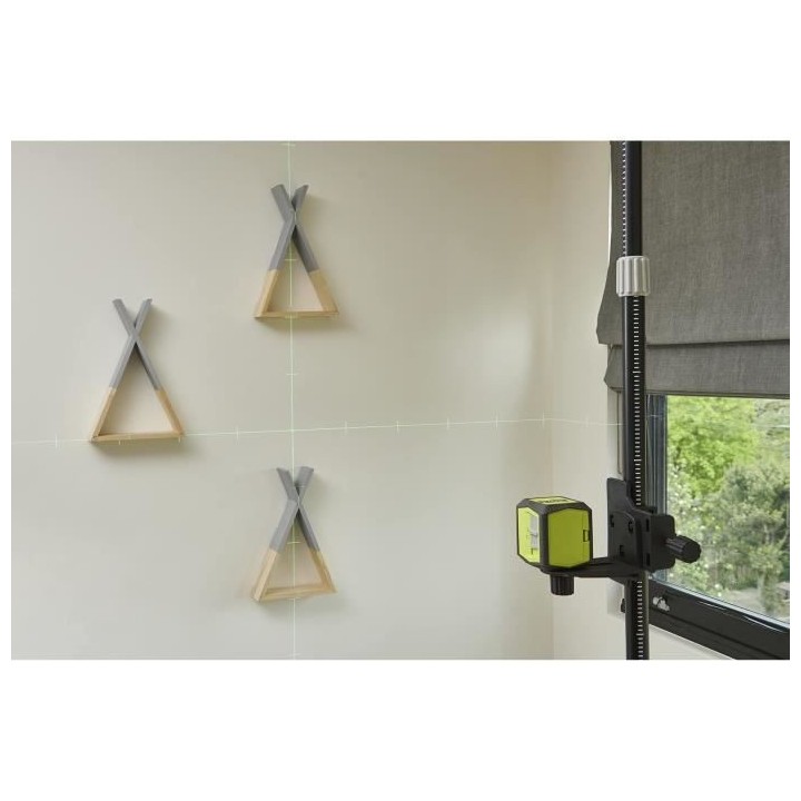 Laser croix vert avec traits de repere - portée 15 m - précision +/-