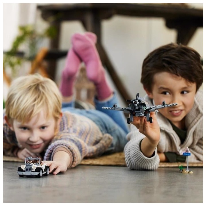 LEGO Indiana Jones 77012 La Poursuite en Avion de Combat, Jouet avec M