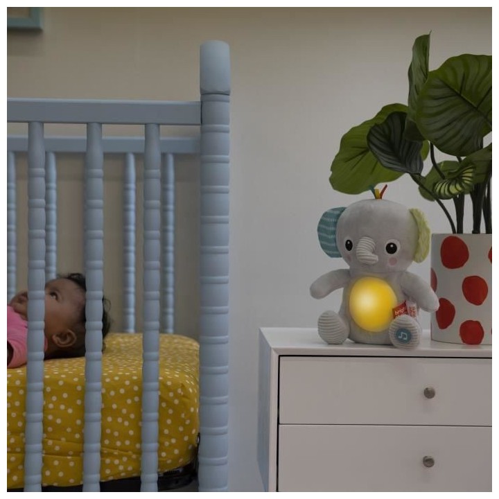 BRIGHT STARTS Jouet peluche éléphant Hug-a-Bye Baby, sons et lumiere