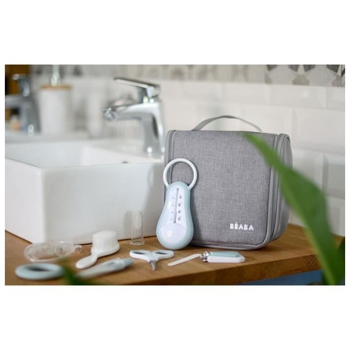 BÉABA Trousse de toilette nomade bébé, 9 accessoires, Green blue