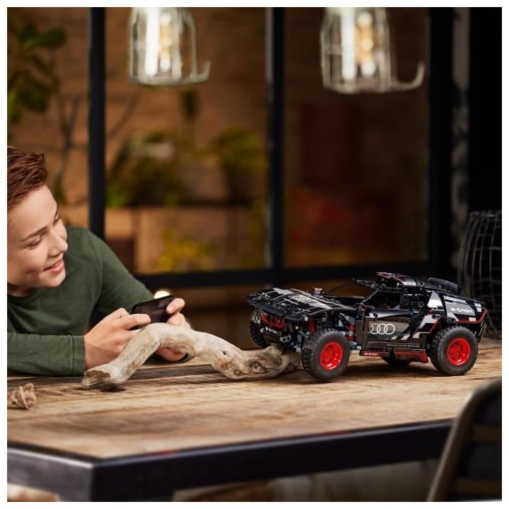 LEGO Technic 42160 Audi RS Q e-tron, Voiture de Rallye Télécommandé