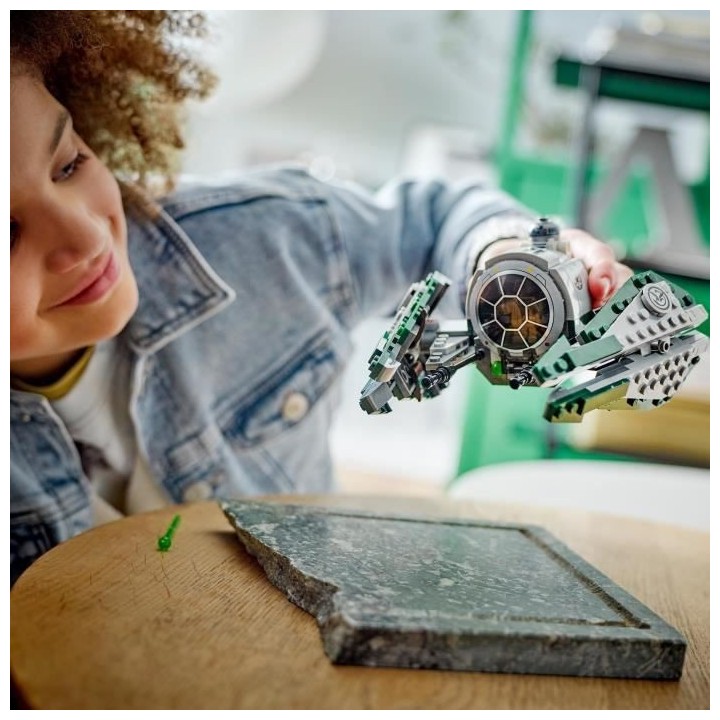 LEGO Star Wars 75360 Le Chasseur Jedi de Yoda, Jouet The Clone Wars av