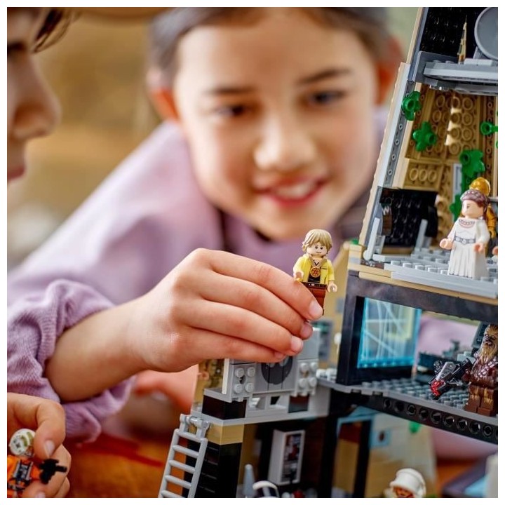 LEGO Star Wars 75365 La Base Rebelle de Yavin 4, Jouet avec 10 Minifig