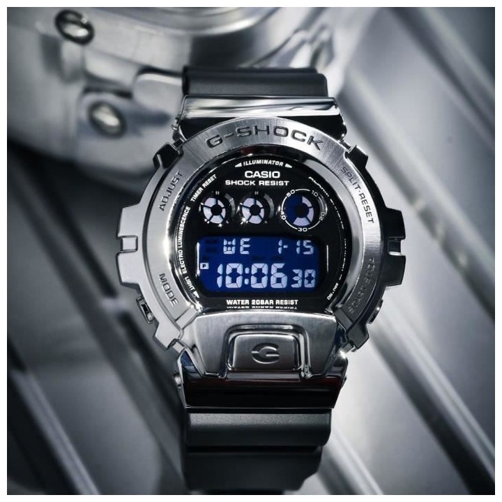 Montre en acier et résine - CASIO - Noire et argentée