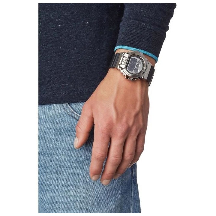 Montre en acier et résine - CASIO - Noire et argentée