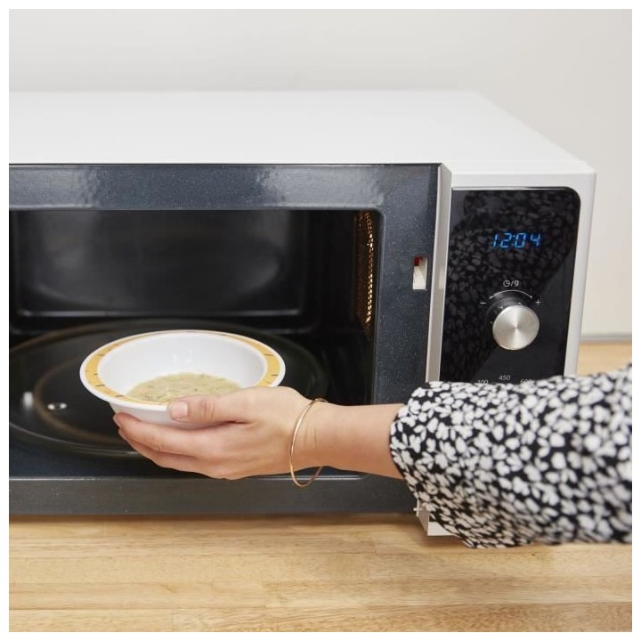 Badabulle Coffret Repas Yummy, Set Vaisselle 7 pieces & Bavoir Bébé