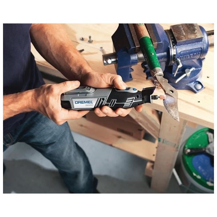 Dremel 8220 Outil Rotatif Multifonction Sans-fil 12V (Livré avec 5 Ad