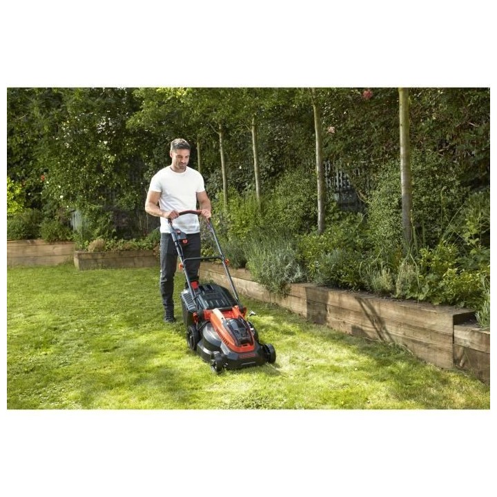 Tondeuse sur batterie 38cm de coupe BLACK+DECKER CLM3820L2-QW - Livré