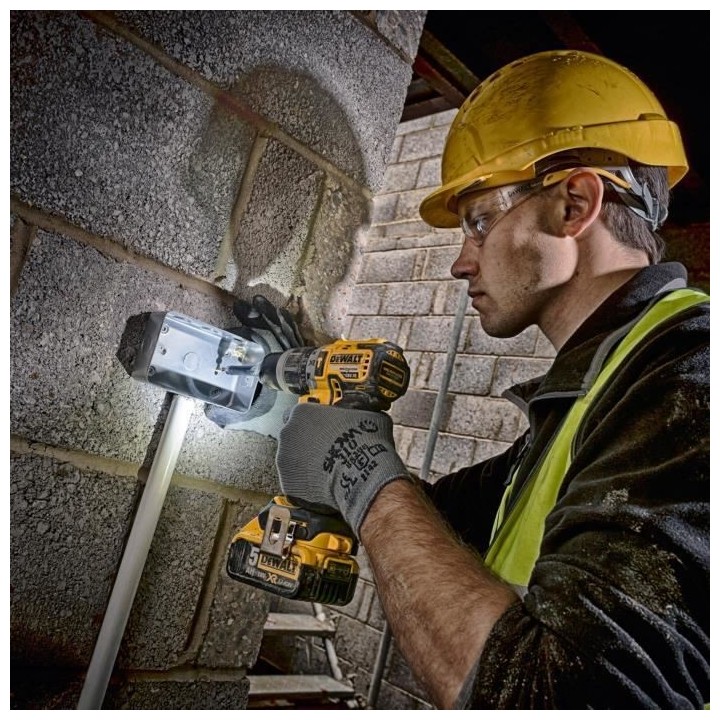 Perceuse-visseuse a percussion sans fil - DEWALT - DCD796P1