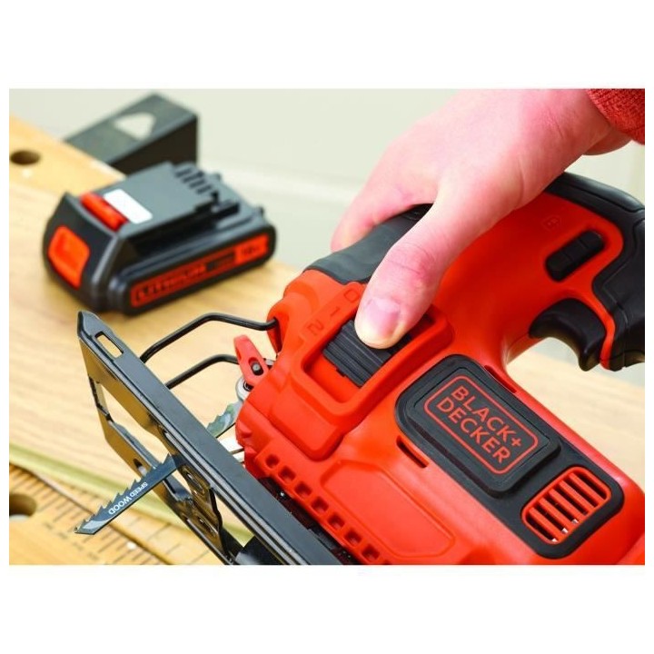 Scie sauteuse pendulaire sans-fil 18V BLACK+DECKER (Livrée avec 1 Cha