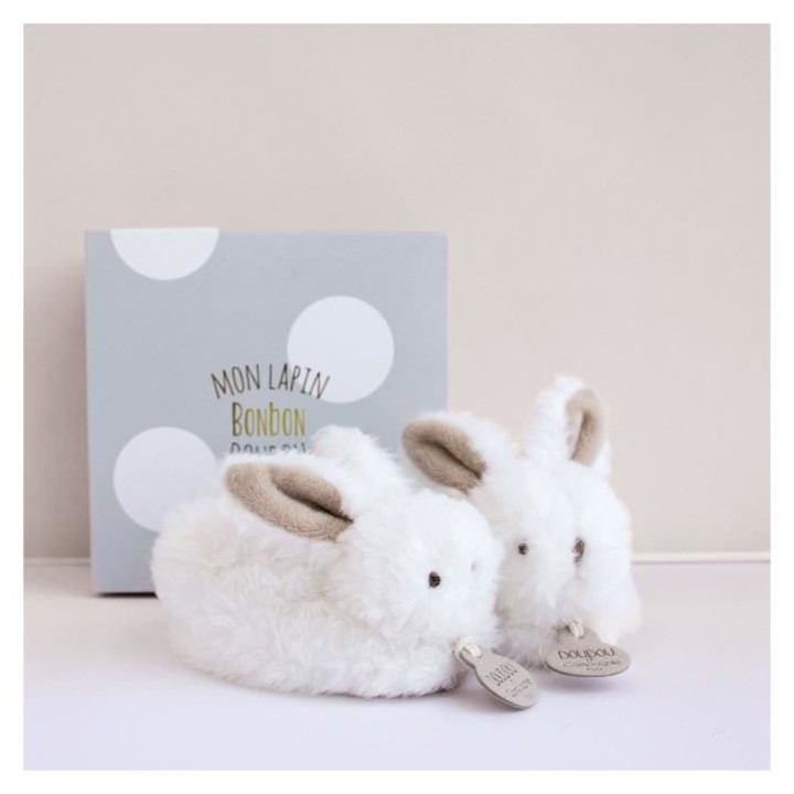 DOUDOU ET COMPAGNIE Lapin - Coffret chaussons avec hochet Taupe 0-6 mo