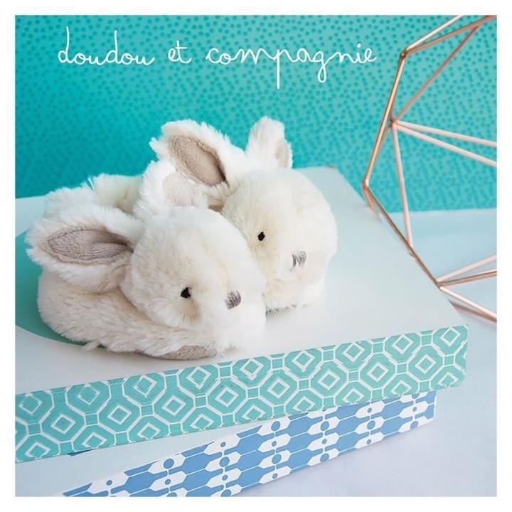 DOUDOU ET COMPAGNIE Lapin - Coffret chaussons avec hochet Taupe 0-6 mo