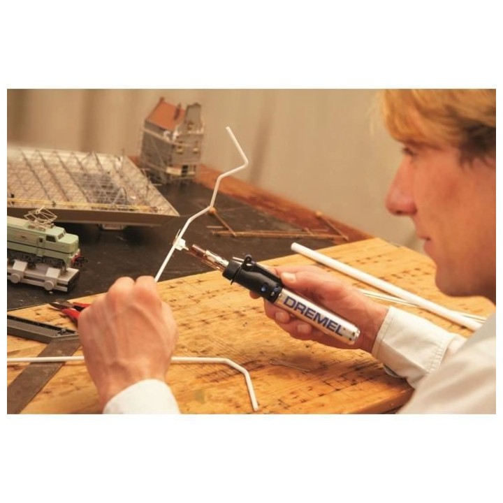 Fer a souder a gaz Versatip DREMEL 2000 (livré avec 6 Accessoires, de