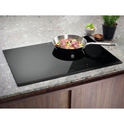 Table de cuisson Induction ELECTROLUX SenseBoil - 4 foyers - L78 x P52cm - 7350 W - Noir - EIS824