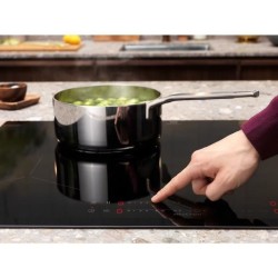 Table de cuisson Induction ELECTROLUX SenseBoil - 4 foyers - L78 x P52cm - 7350 W - Noir - EIS824