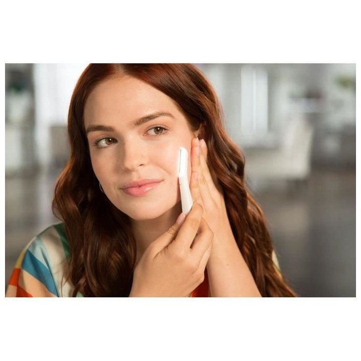 FLAWLESS - Dermaplane Glow - Fonctionnement a pile - 6 tetes de rechan