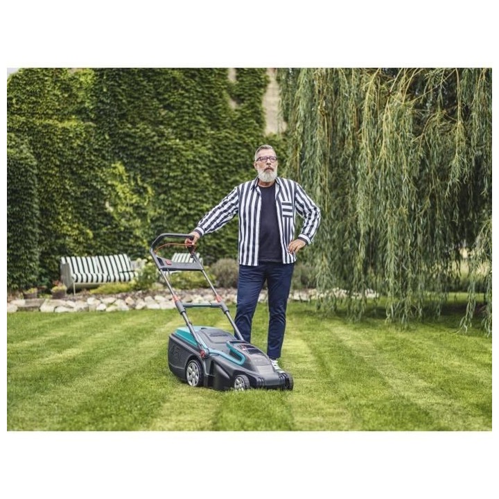 Tondeuse a gazon sur batterie - Largeur de coupe 32 cm - GARDENA 5033-