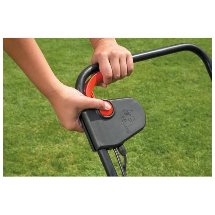 Aérateur démousseur BLACK+DECKER - GD300 - 600W - 30 cm