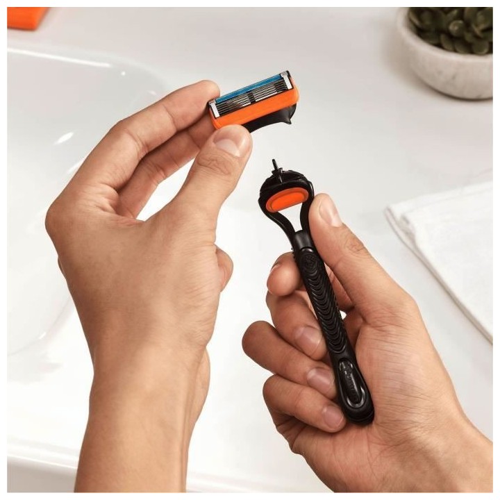 GILLETTE Lames de rasoir Fusion5 x12