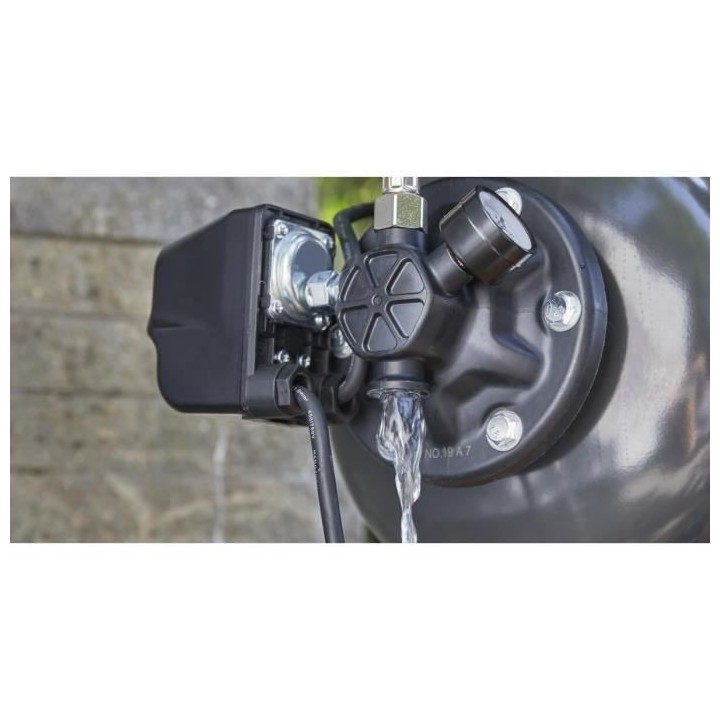 GARDENA Groupe de surpression 3700/4 – 800W – Débit max 3700l/h &