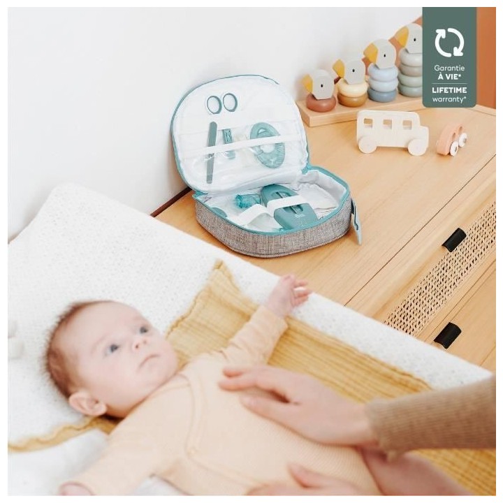 Babymoov Trousse de soin pour bébé, 9 Accessoires, avec Thermometre