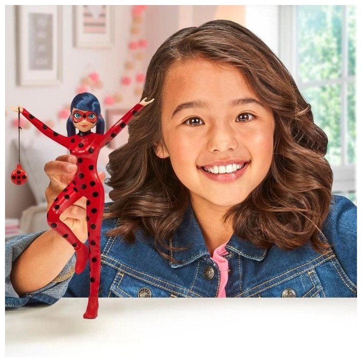 BANDAI - Miraculous Ladybug - Poupée mannequin 26 cm - Ladybug avec s