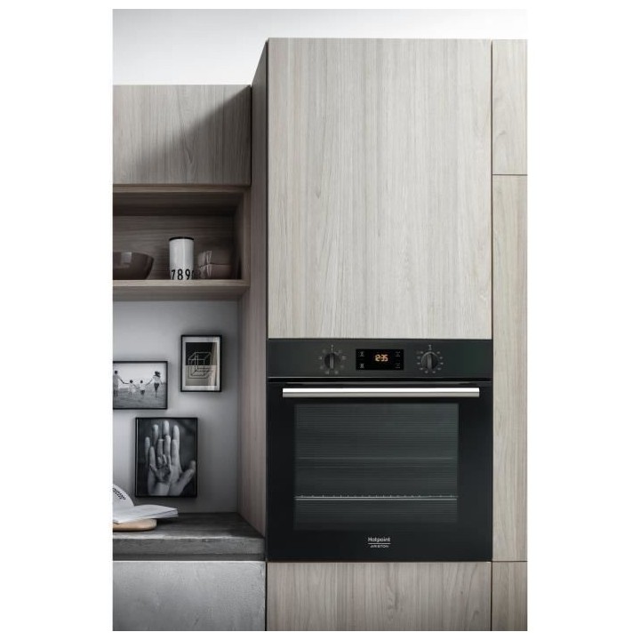 Four électrique encastrable Pyrolyse Chaleur tournante HOTPOINT FA2 5