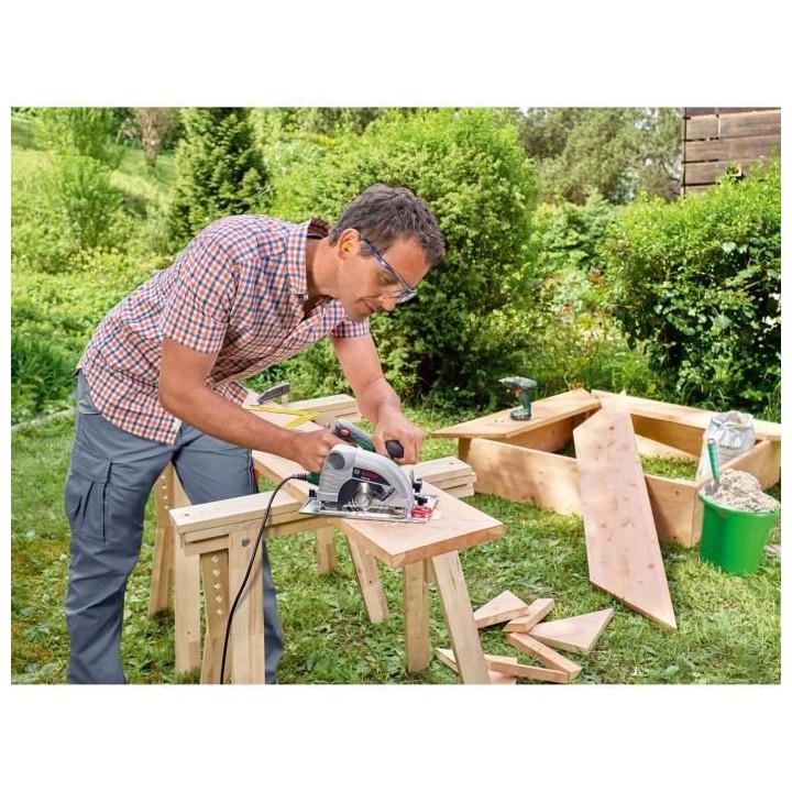 Scie circulaire BOSCH - PKS 40 - 850W - Coupe droite et en onglet jusq