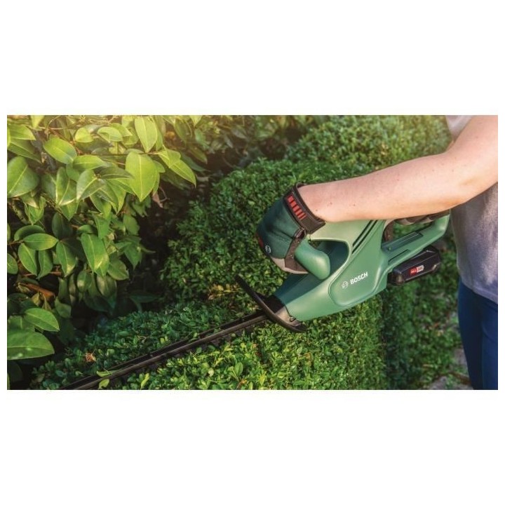 Taille-haies sans fil BOSCH - 18V EasyHedgeCut 18-45 - 2x2,0Ah
